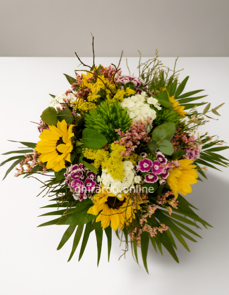 Bouquet di fiori estivi colorato