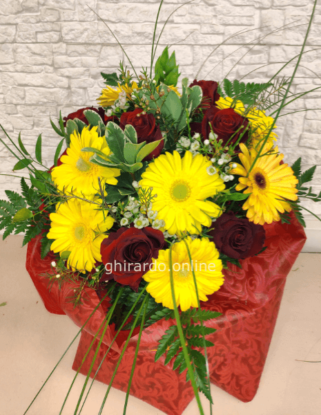 Bouquet di rose rosse e gerbere