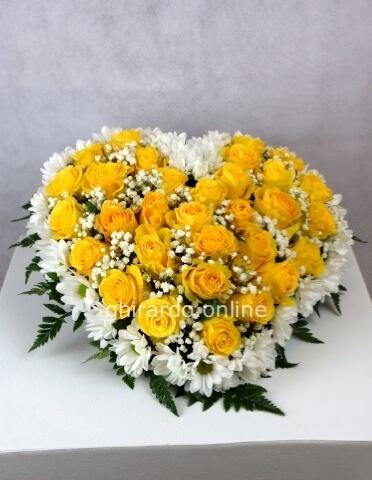 Cuore di rose colore giallo.
