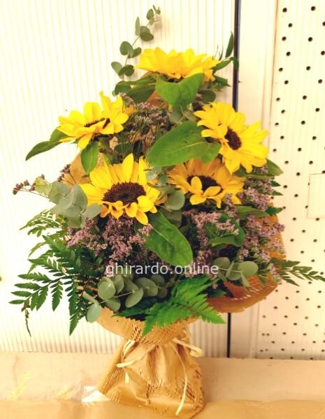 Mazzo steso di girasoli
