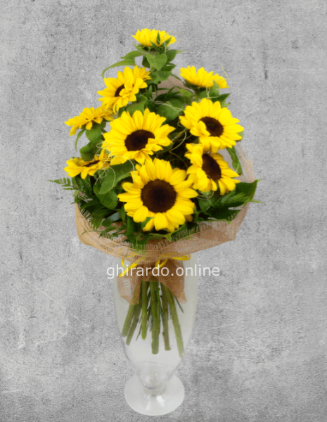 Mazzo steso di girasoli